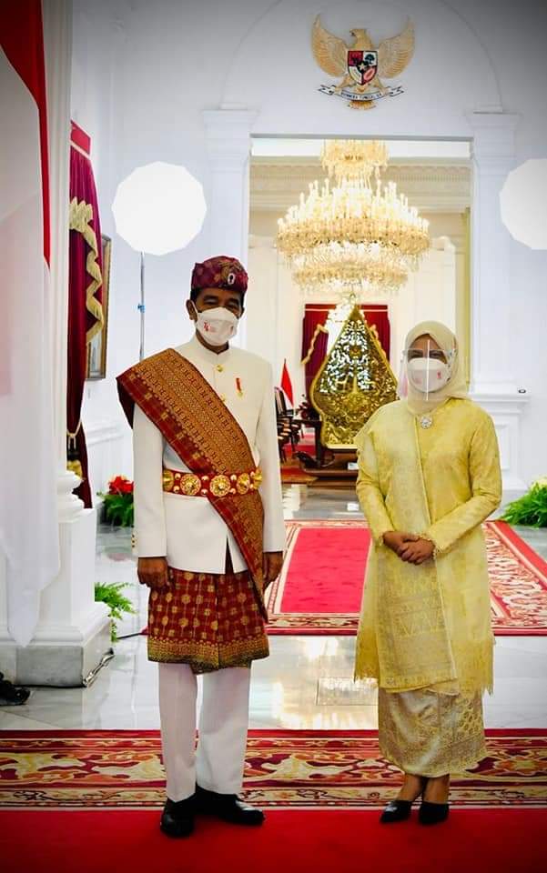  Presiden Jokowi Kenakan Pakaian Adat Lampung Saat Pimpin Upacara di Istana Merdeka