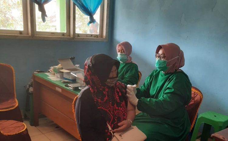  Antusiasme Siswa SMA N 1 Pekalongan Lampung Timur Dalam Mengikuti Vaksinasi