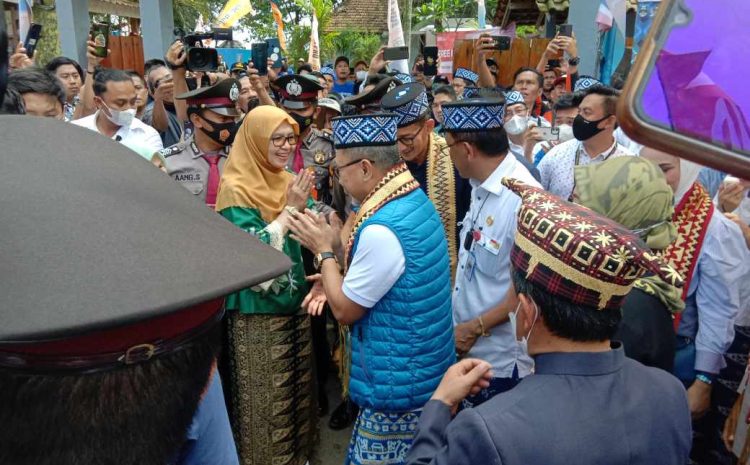  Acara  Krui Pro di Pekon Tanjung Setia, di Buka Langsung Oleh Menteri Sandiaga Uno serta Diiringi Beberapa Tarian  Adat Pesisir Barat.